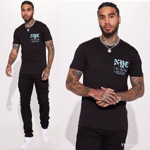 2/$30 Fashion Nova NYC Sunset Short Sleeve Tee in Black